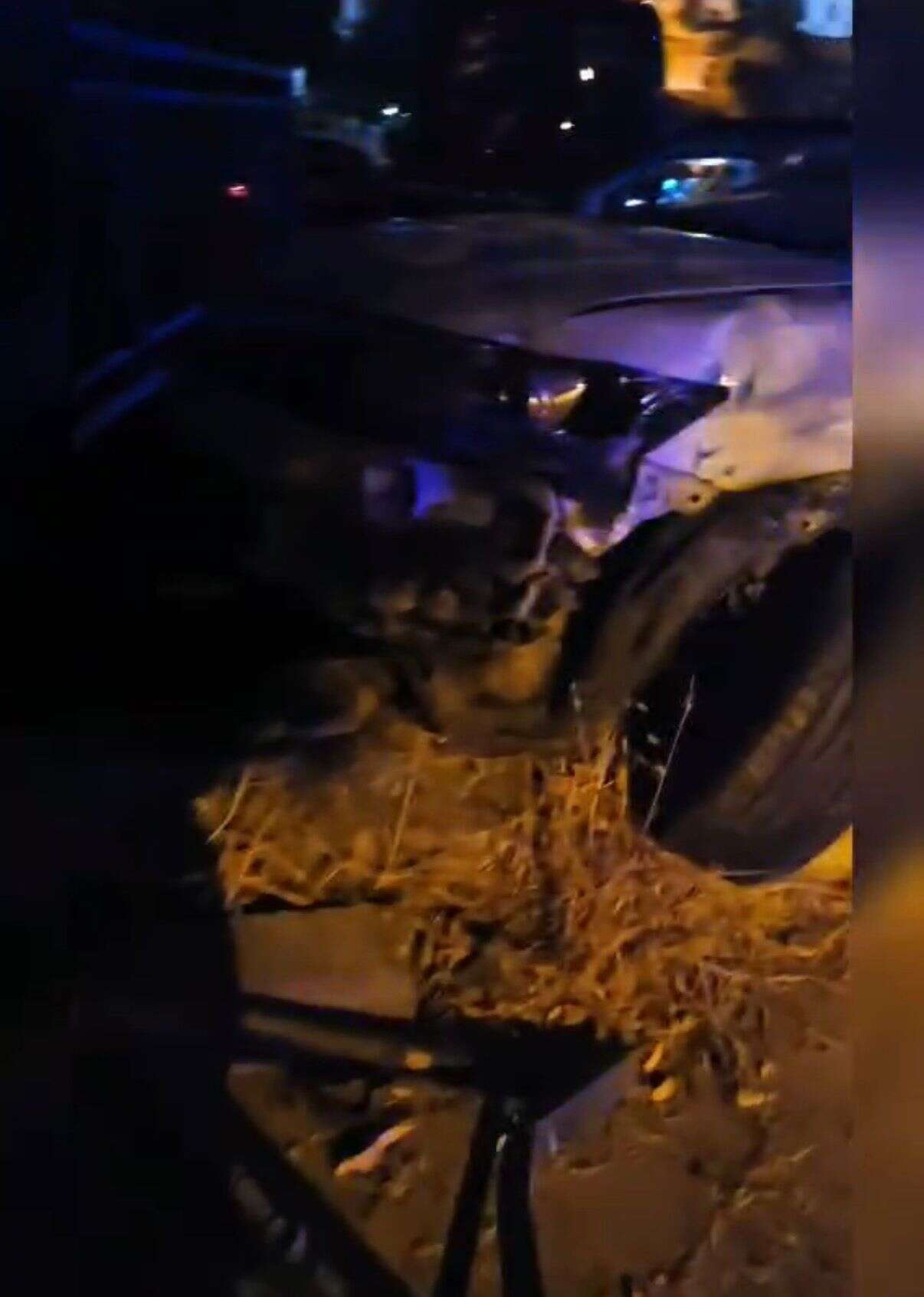 Bodrum’da Zincirleme Trafik Kazası: 4 Otomobil ve Motosiklet Hurdaya Döndü, Yaralı Var 8
